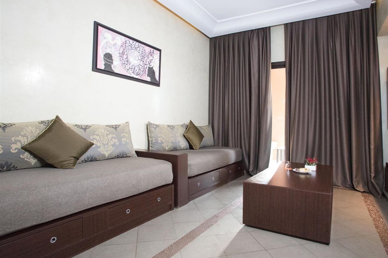 Kenzi Club Agdal Medina Ξενοδοχείο Lahebichate Εξωτερικό φωτογραφία A living room in a hotel